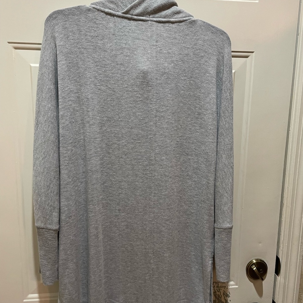 Mod-O-Doc Gray Tunic. - Picture 2 of 3